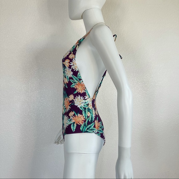 One piece XS floral swimsuit - Picture 9 of 12